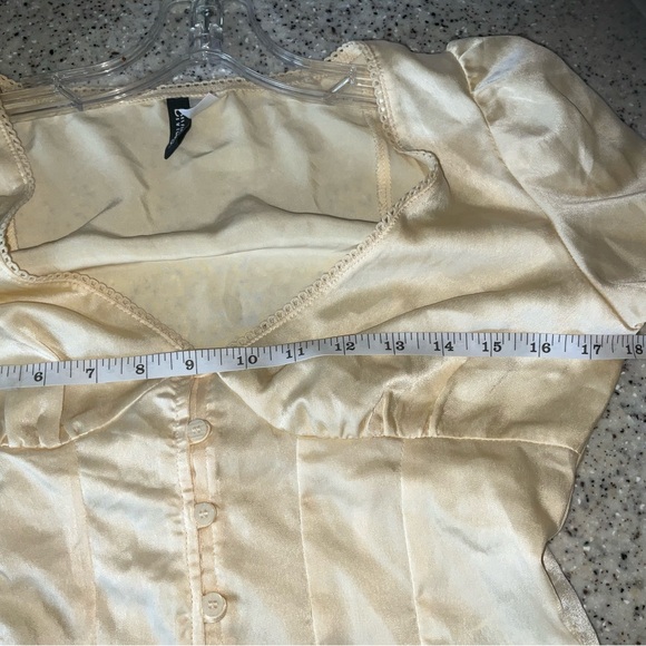 Divided Elegant Blouse Small Cream Fitted with Puff long Sleeves Vee neckline - Picture 9 of 9